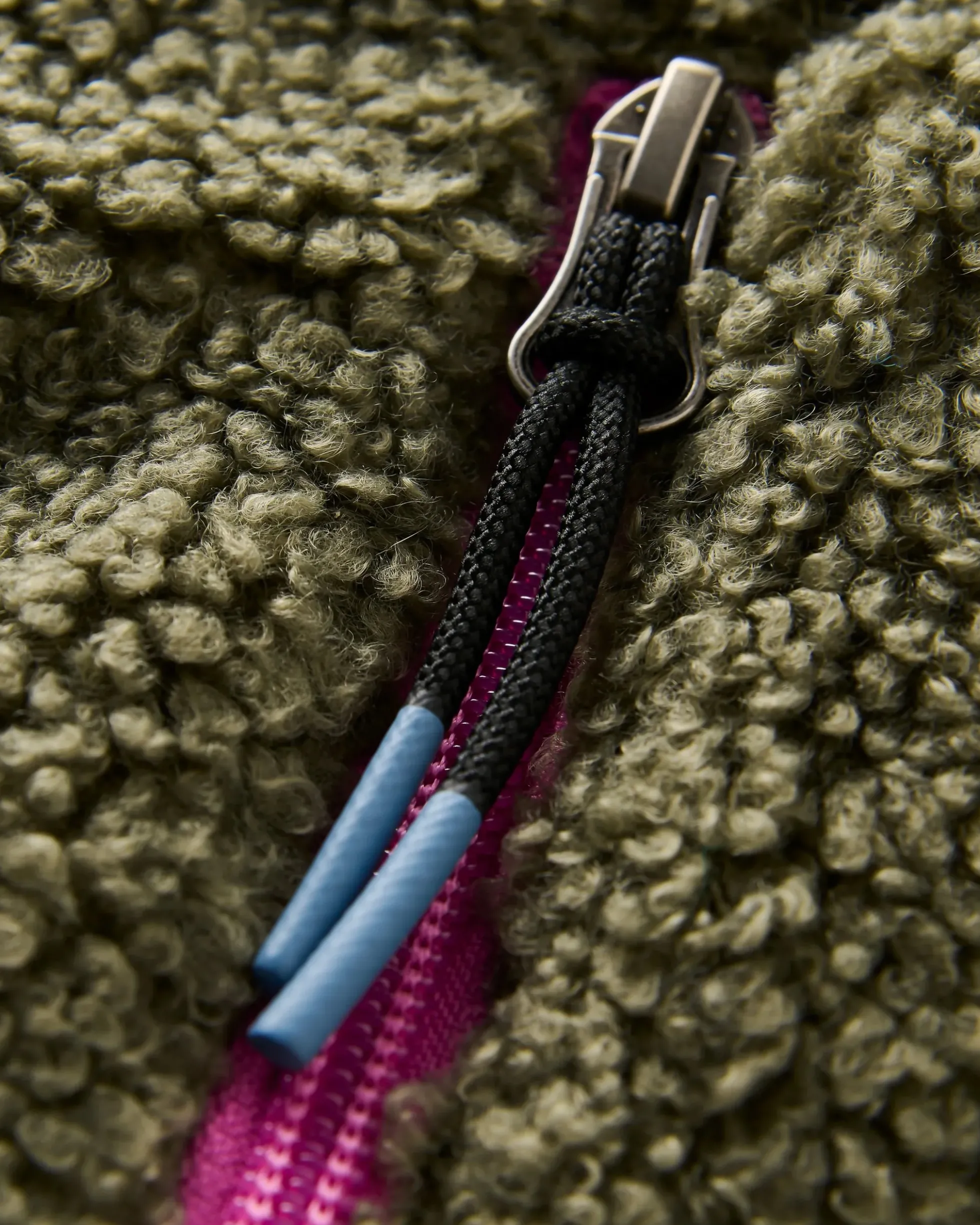 Damen Joy Full-Zip gefütterter Kapuzenpullover aus Sherpa-Fleece – Staubiges Olivgrün