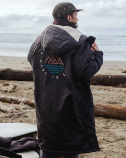 Escapism Sherpa Lined Changing Robe