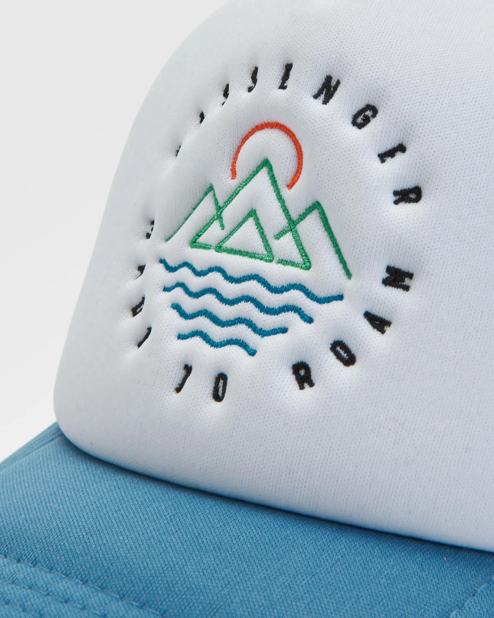 Escapism Snapback Trucker Kappe