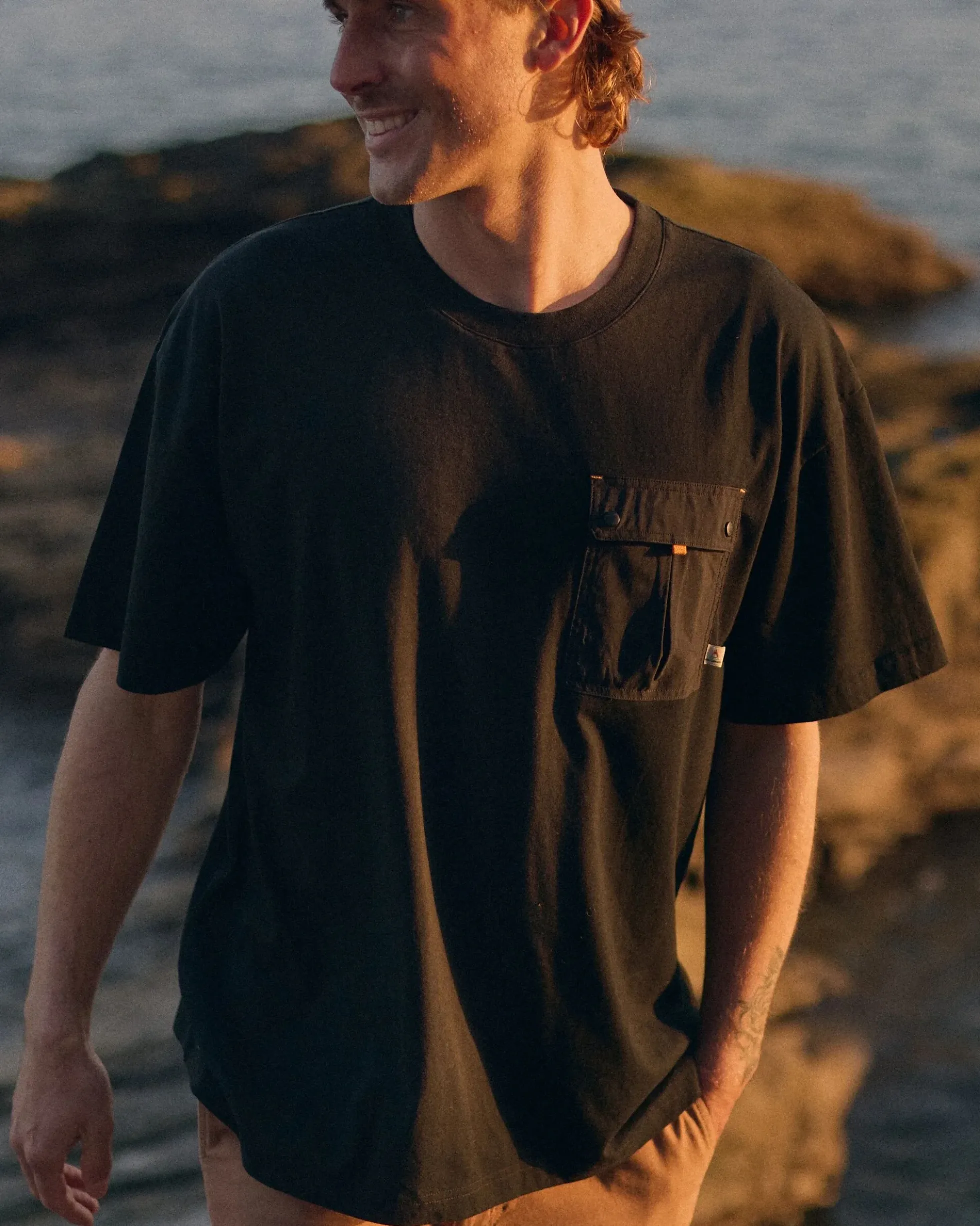 Herren Travel Pocket T-Shirt mit entspannter Passform